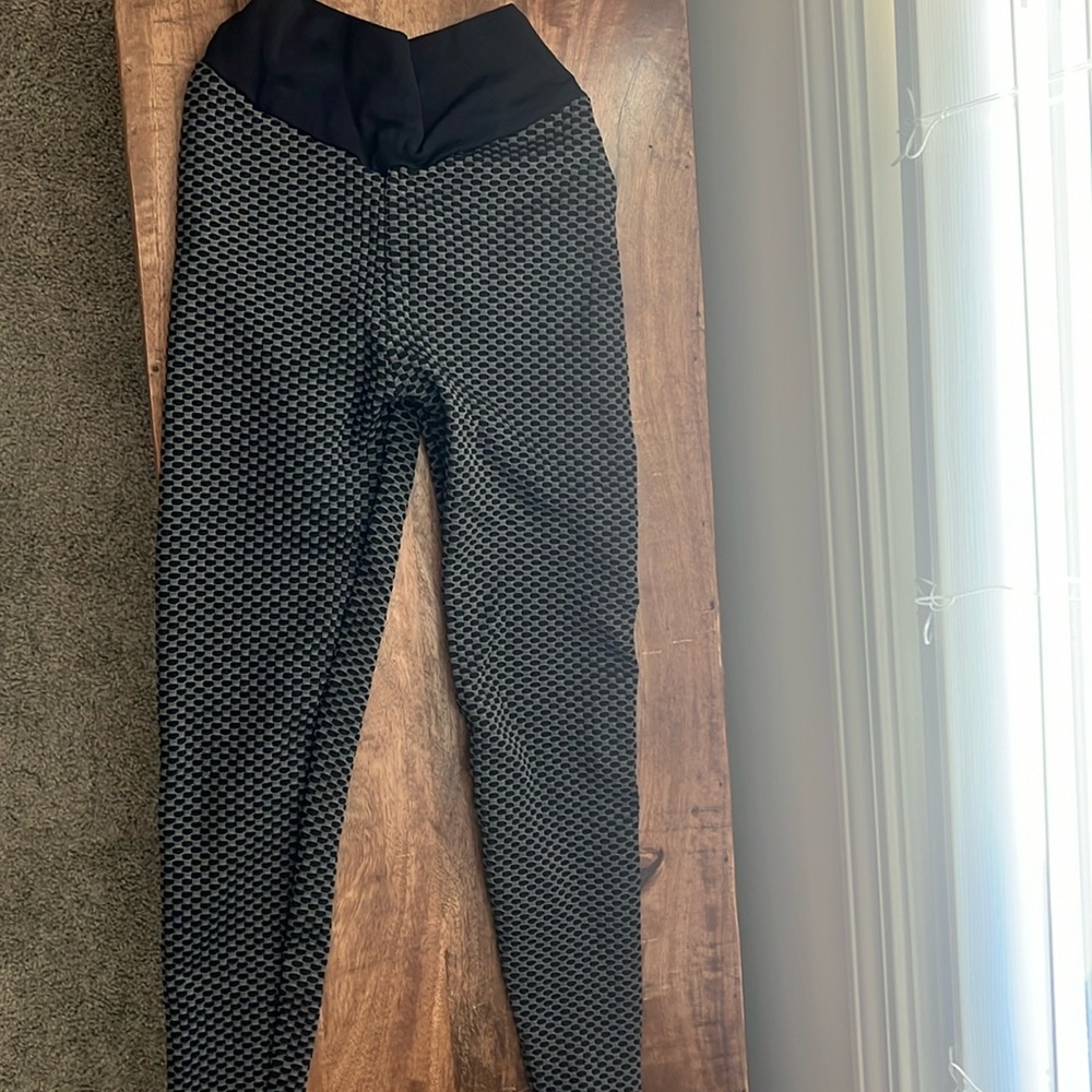 Tahira scrunch butt leggings
